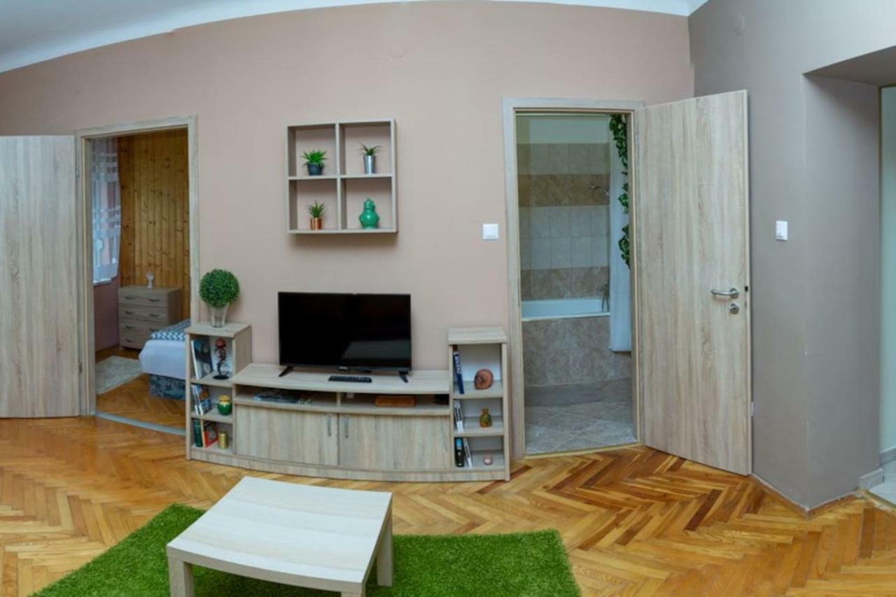 Koroesi Apartman Pecs Exterior photo